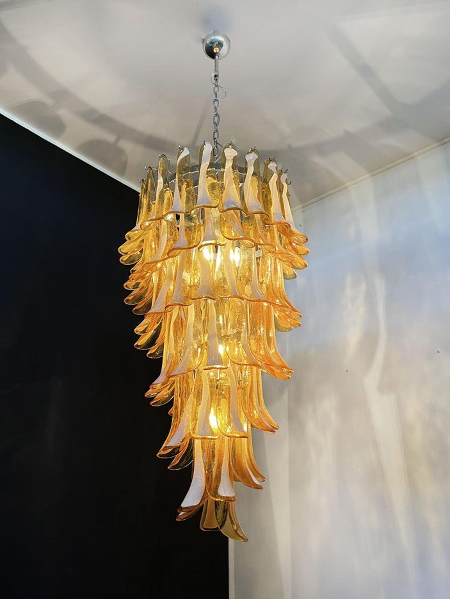 Murano Glass Chandelier – 83 Petals – Caramel