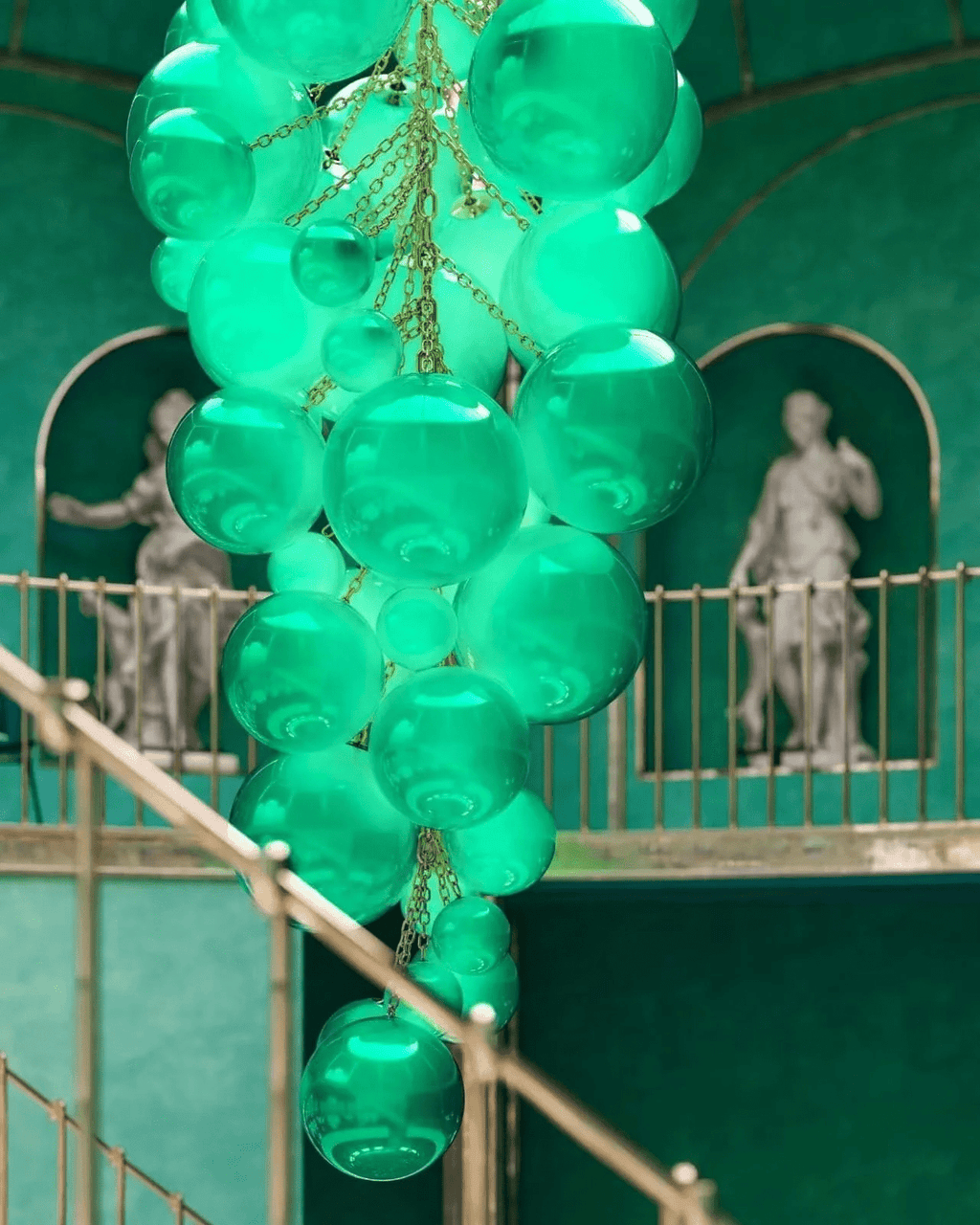 Velymo Grapetta Chandelier
