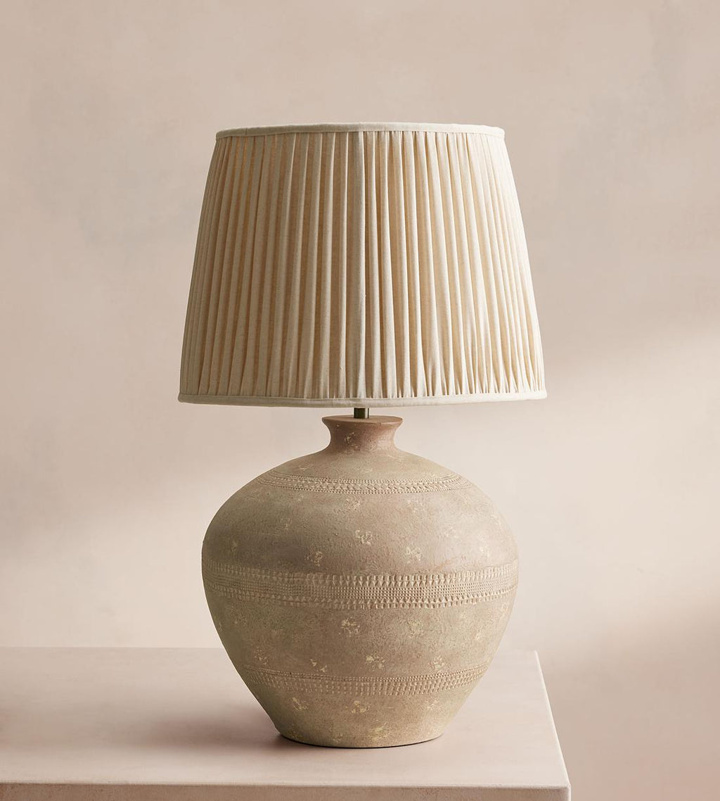 Low Ceramic Table Lamp with Linen Shade - Erhaus product image 3