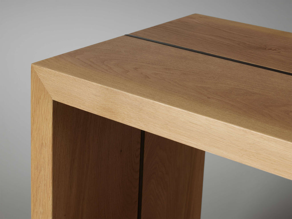 Mihaela Console Table in Vin Alb
