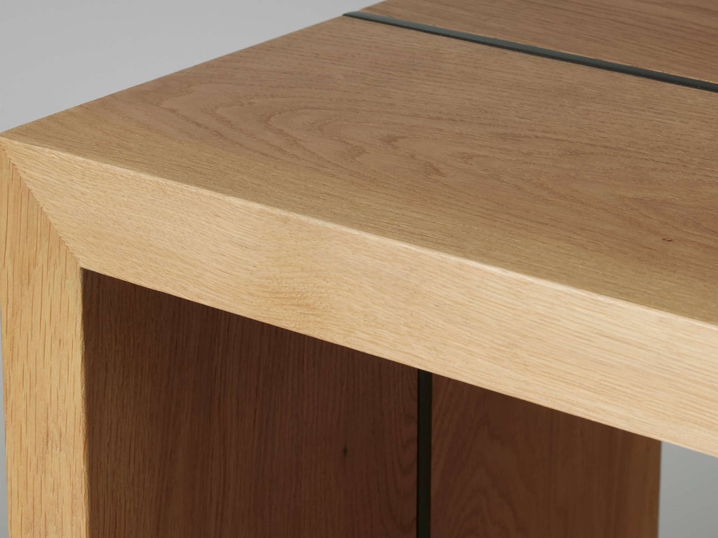 Mihaela Console Table in Vin Alb