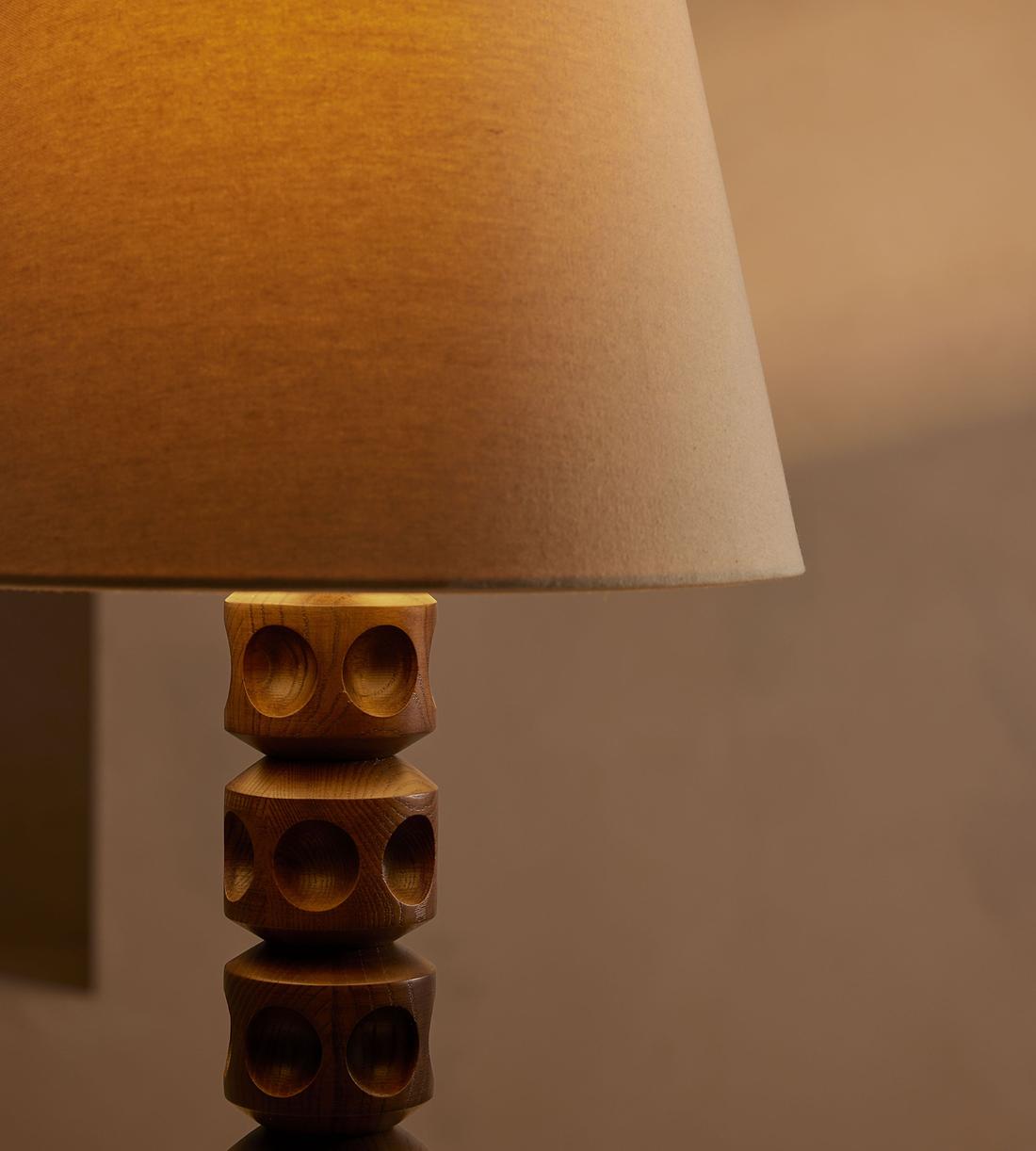 Oak Table Lamp with Antiqued Brass Finish - Erhaus product image 4