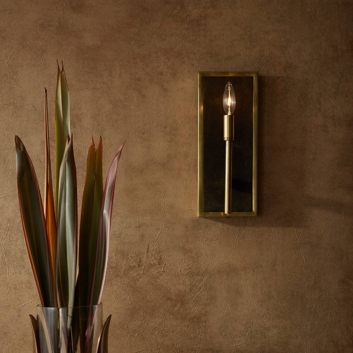 Avanti Wall Sconce DWI13 room scene