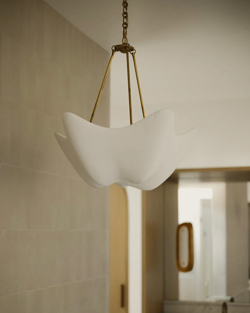 Modern White Cloudflow Pendant for Low-Ceiling