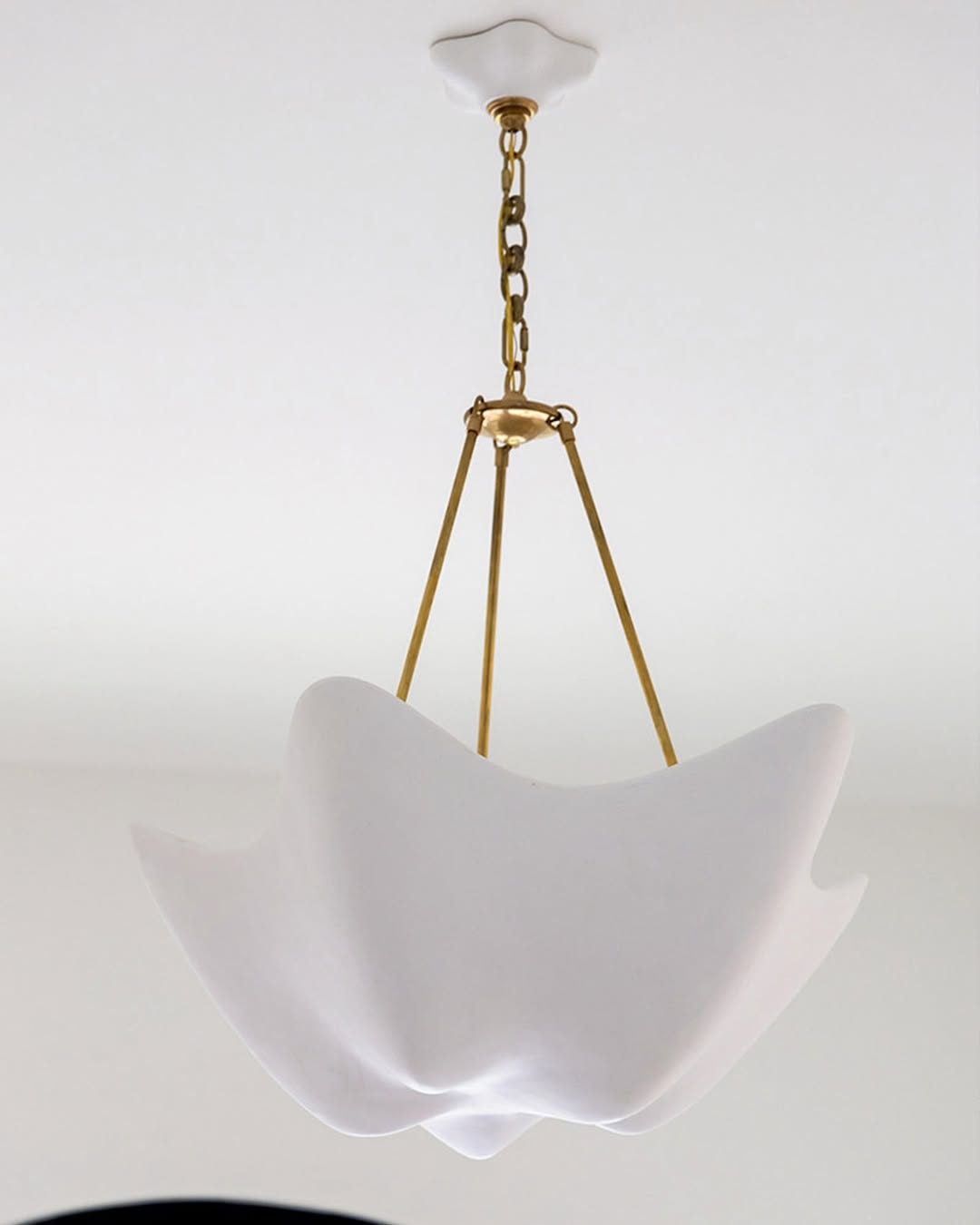 Modern White Cloudflow Pendant for Low-Ceiling