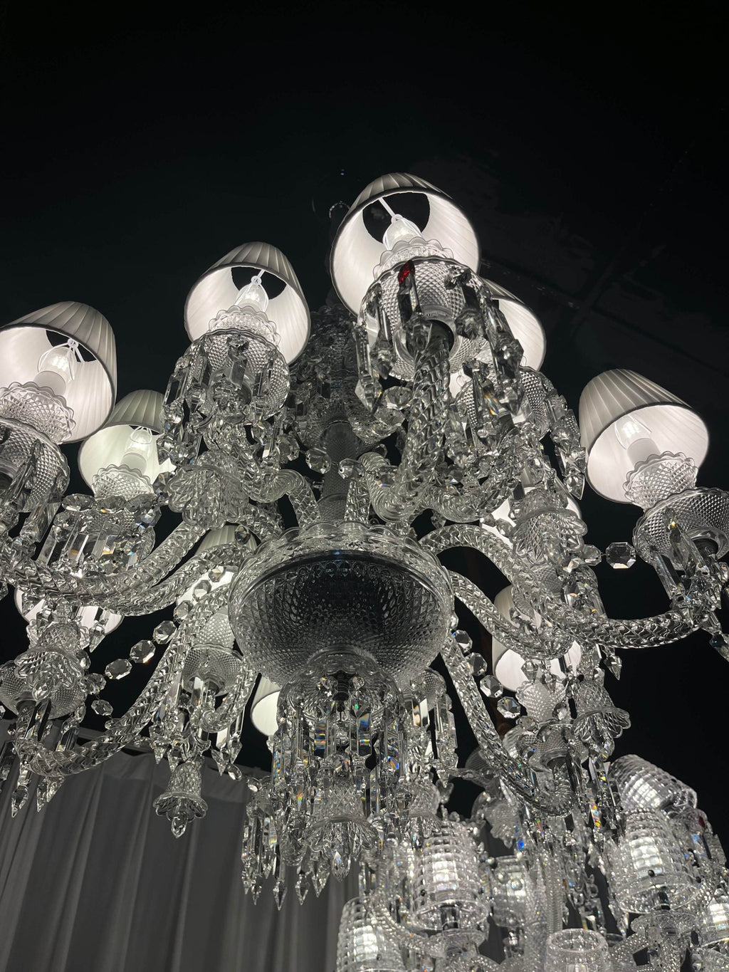 12 Lights Baccarat Zenith Flou, Je Te Vois Flou Chandelier