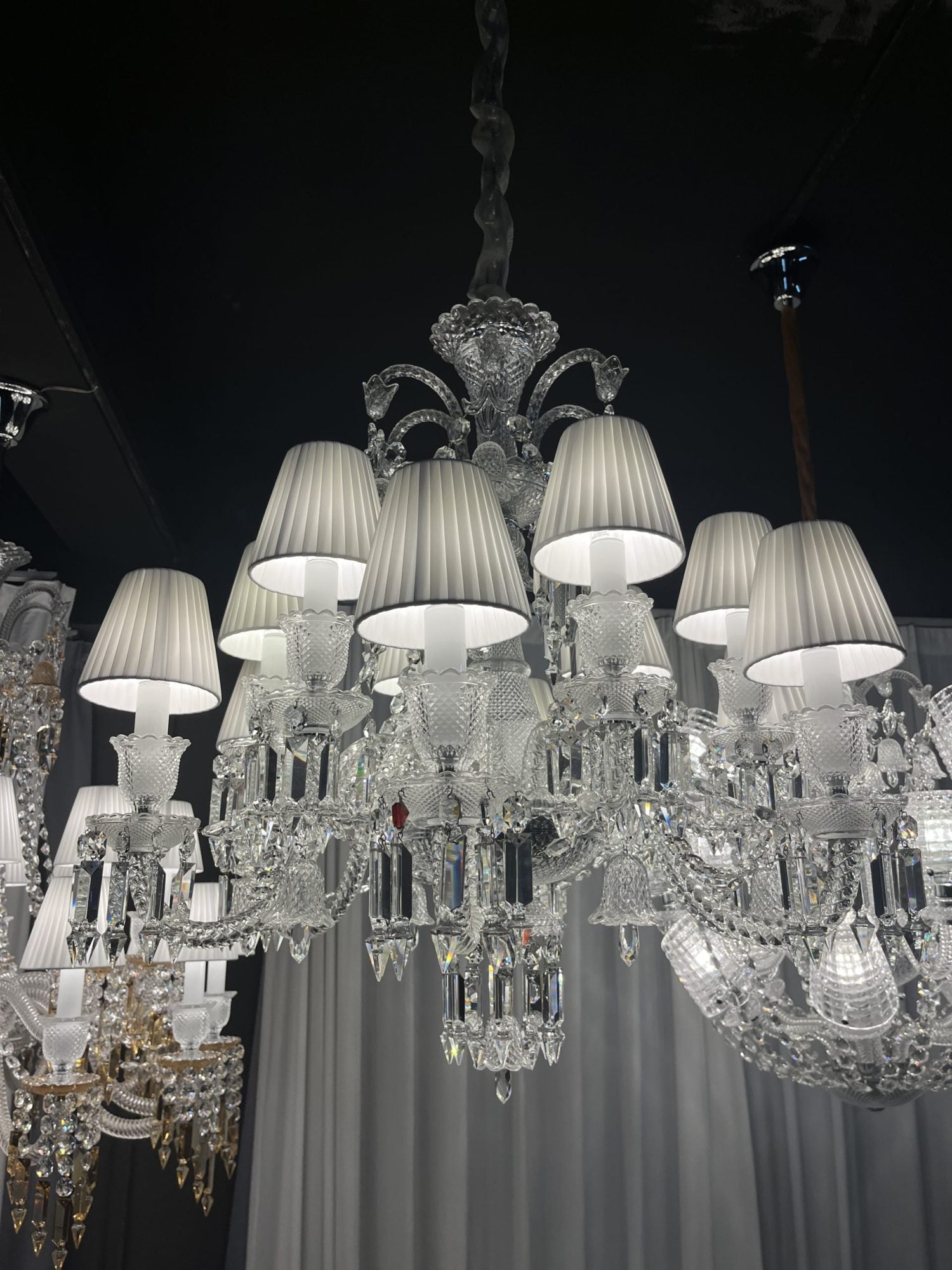 12 Lights Baccarat Zenith Flou, Je Te Vois Flou Chandelier