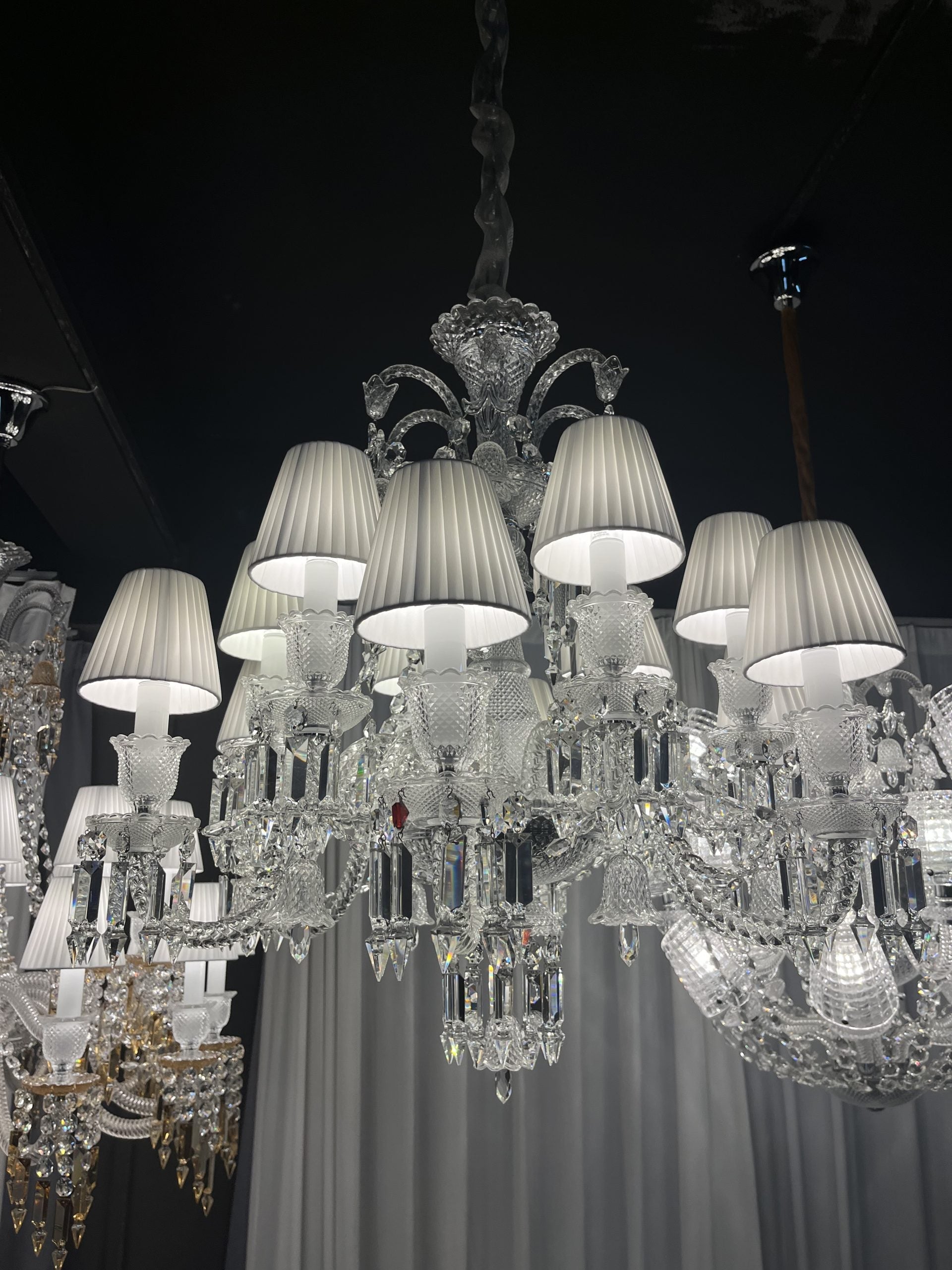 12 Lights Baccarat Zenith Flou, Je Te Vois Flou Chandelier