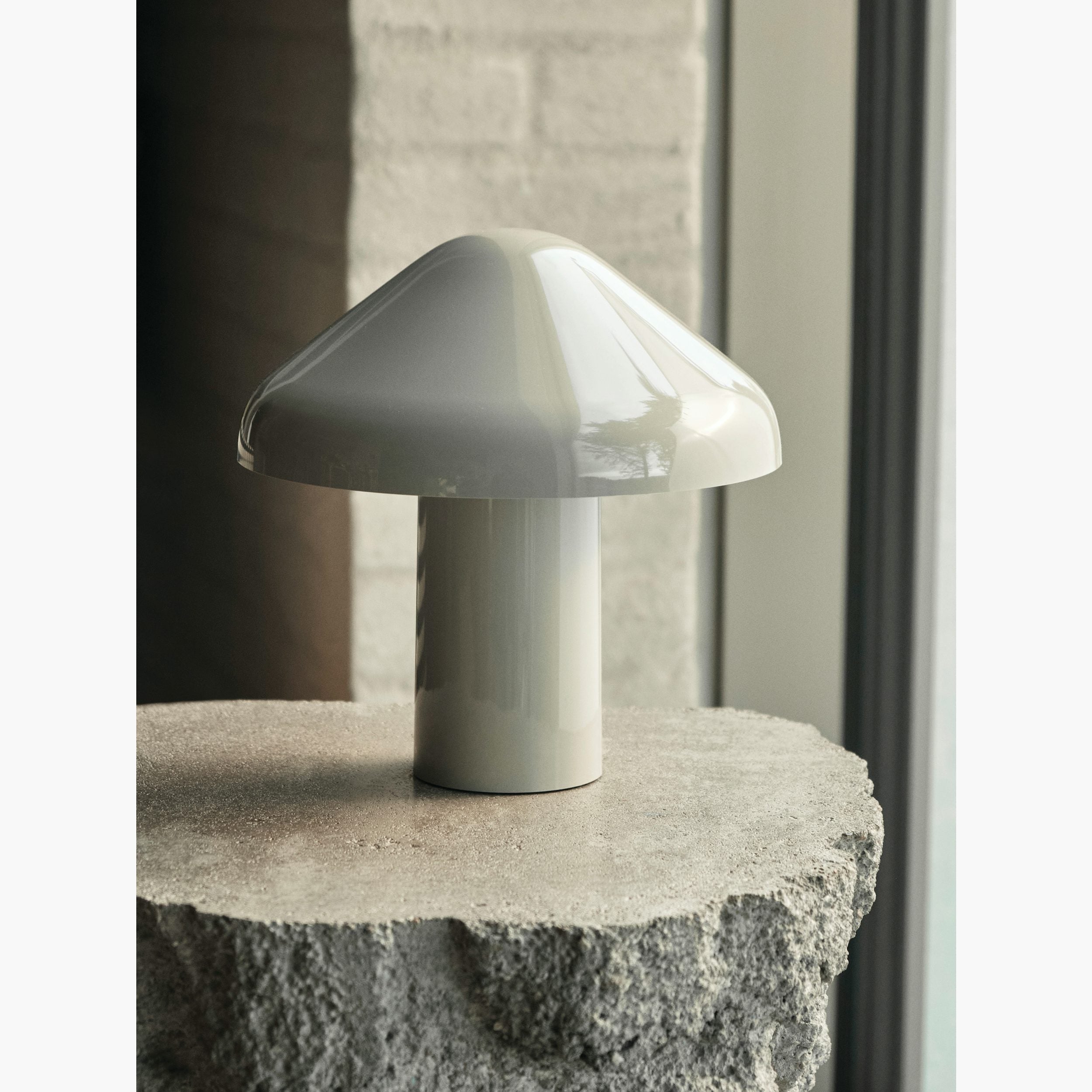 Pao Portable Table Lamp (built-in battery)