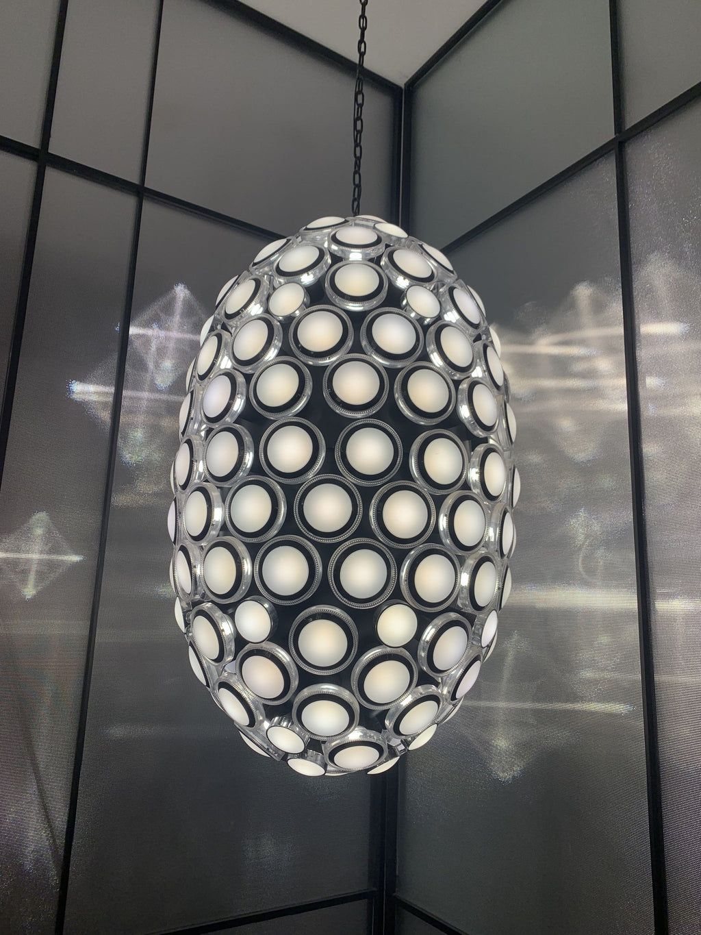 Modern Art Egg-Shaped Chandelier Iconic Eyes LED Pendant Light for Dining Room / living Room
