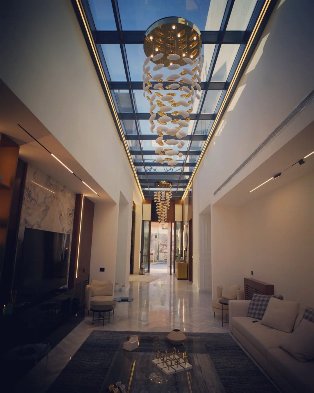 Modern Artistic Unique Golden Dragon Egg Pendant Ceiling Light for Staircase / Sales Center / Hotel