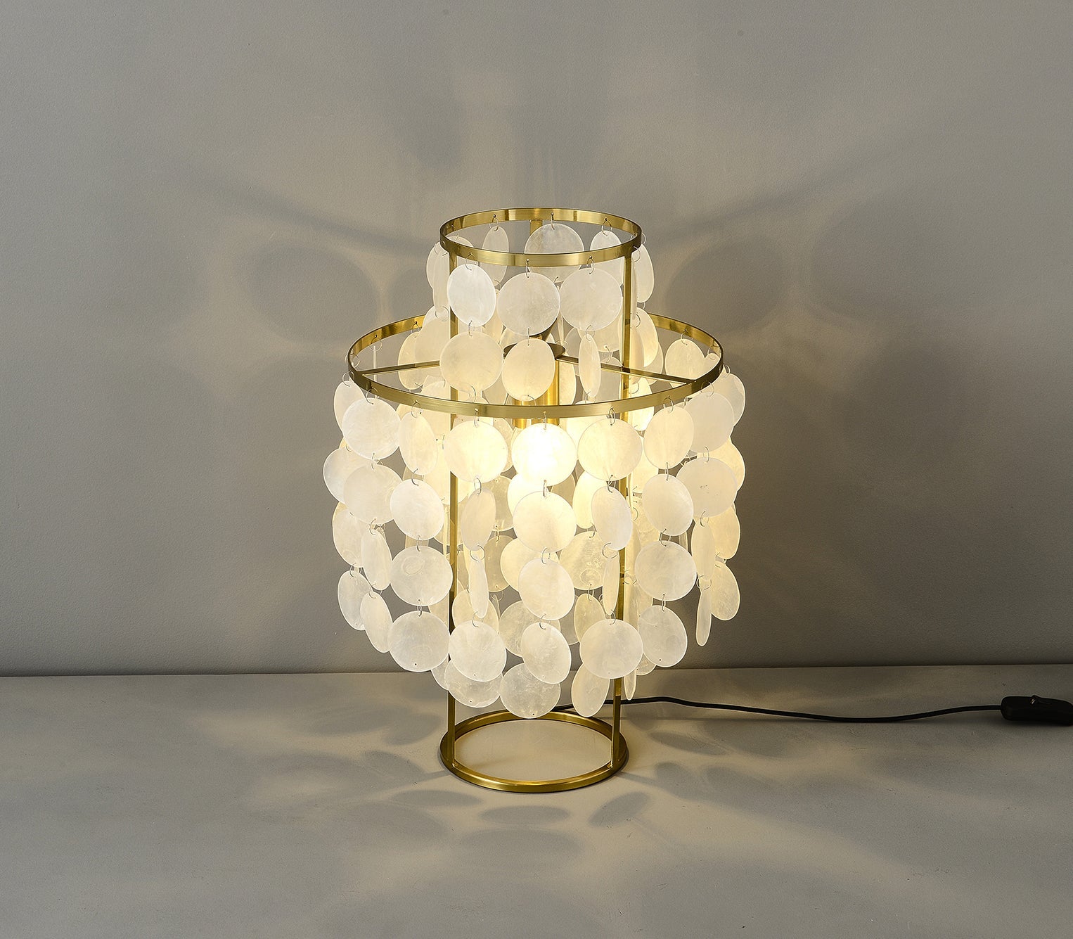 Round Shell Table Lamp
