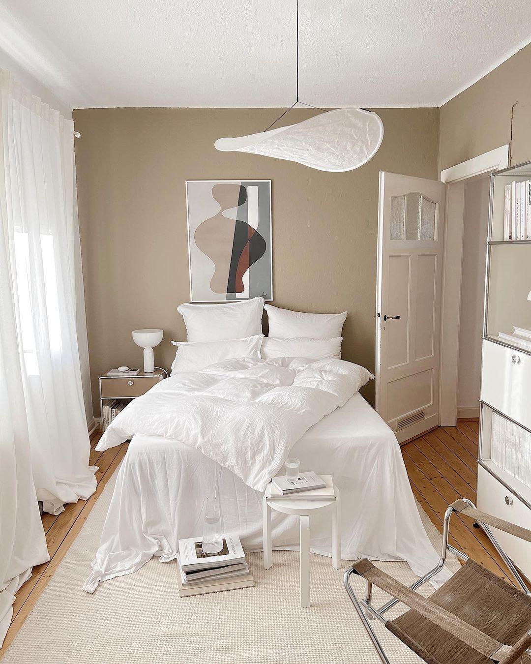 Tense Pendant Light