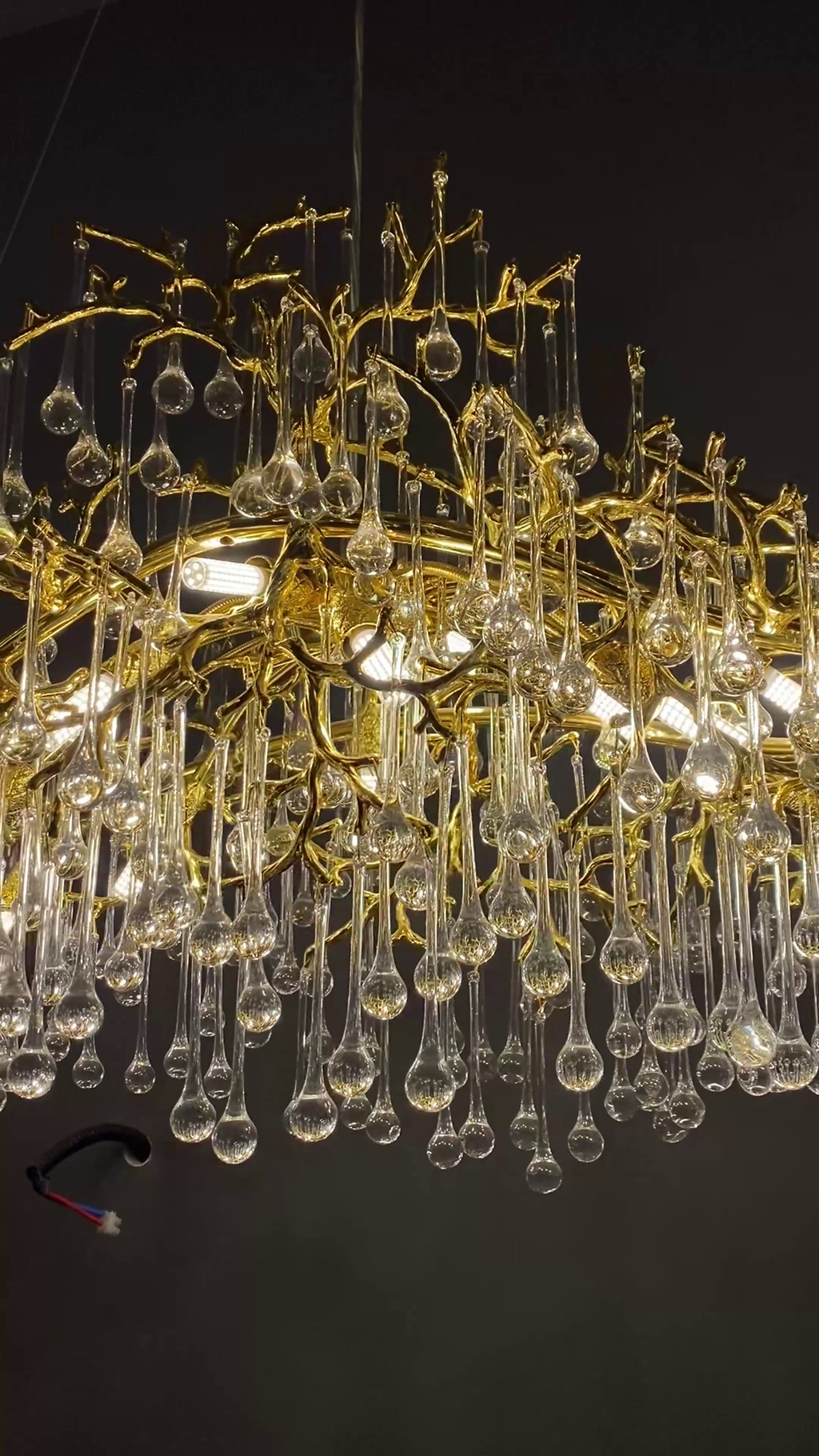 Luxury Gold Finish Linear Raindrop Chandelier with K9 Crystal for Dining Room and Kitchen Island